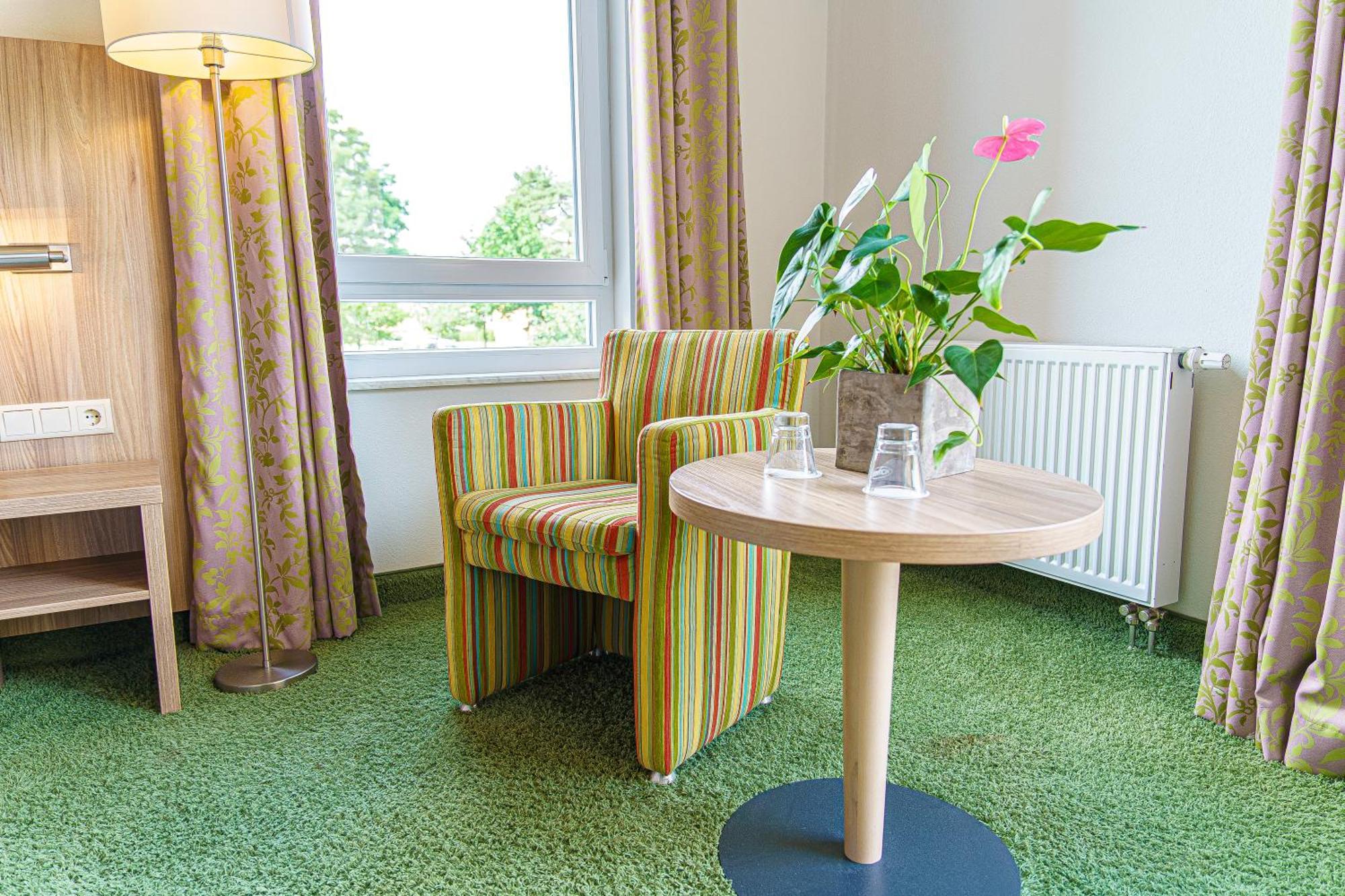 Seehotel am Suedhorn Wendisch Rietz Exterior foto