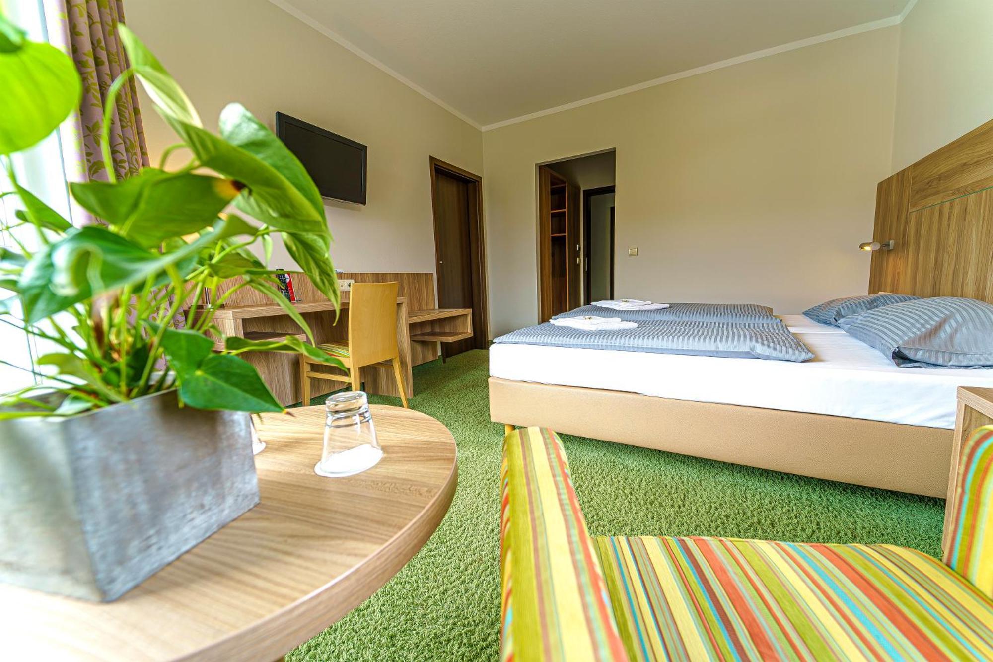 Seehotel am Suedhorn Wendisch Rietz Exterior foto